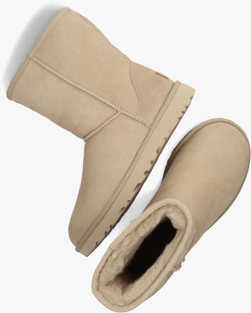 beige ugg vachtlaarzen classic short ii