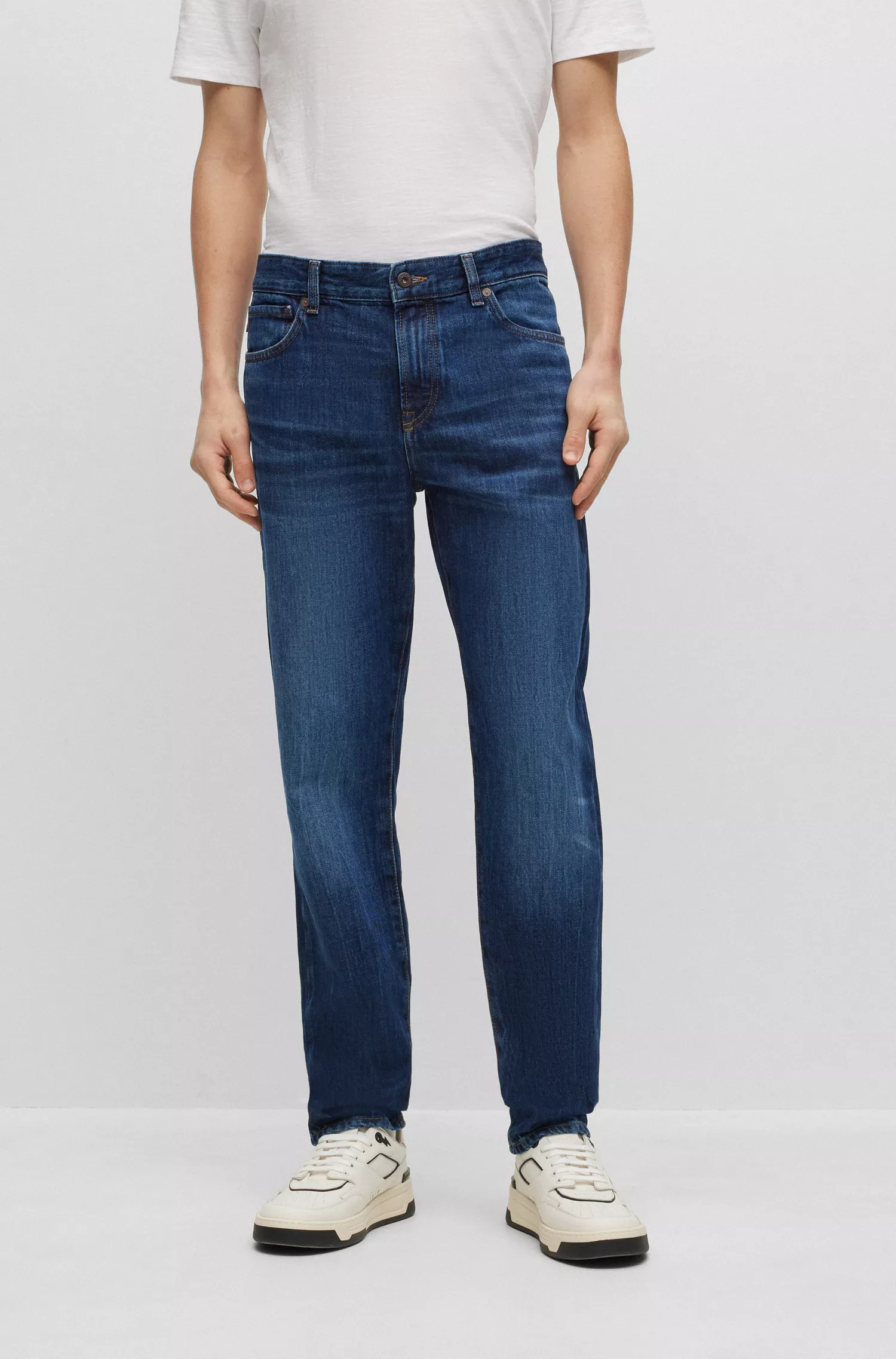 Calça jeans BOSS laranja, corte regular, em denim rígido índigo com lavagem média.