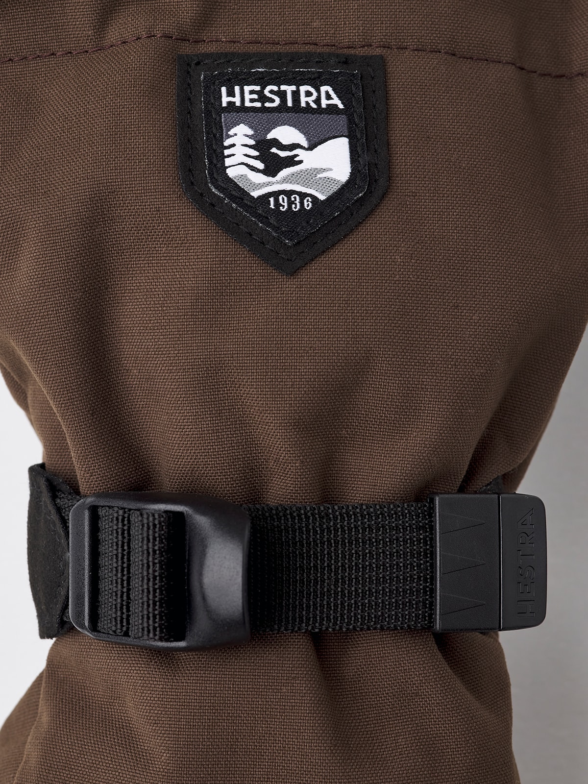 Hestra Fjellvotten JR<br>Varm & vindtett!