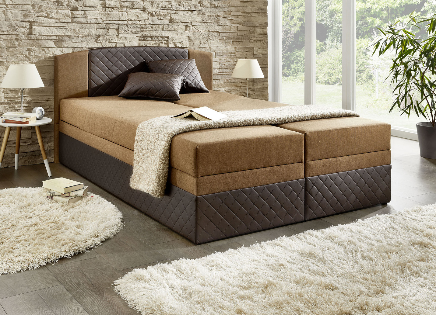 Boxspringbett mit Kopfteilverstellung und 2 Dekokissen