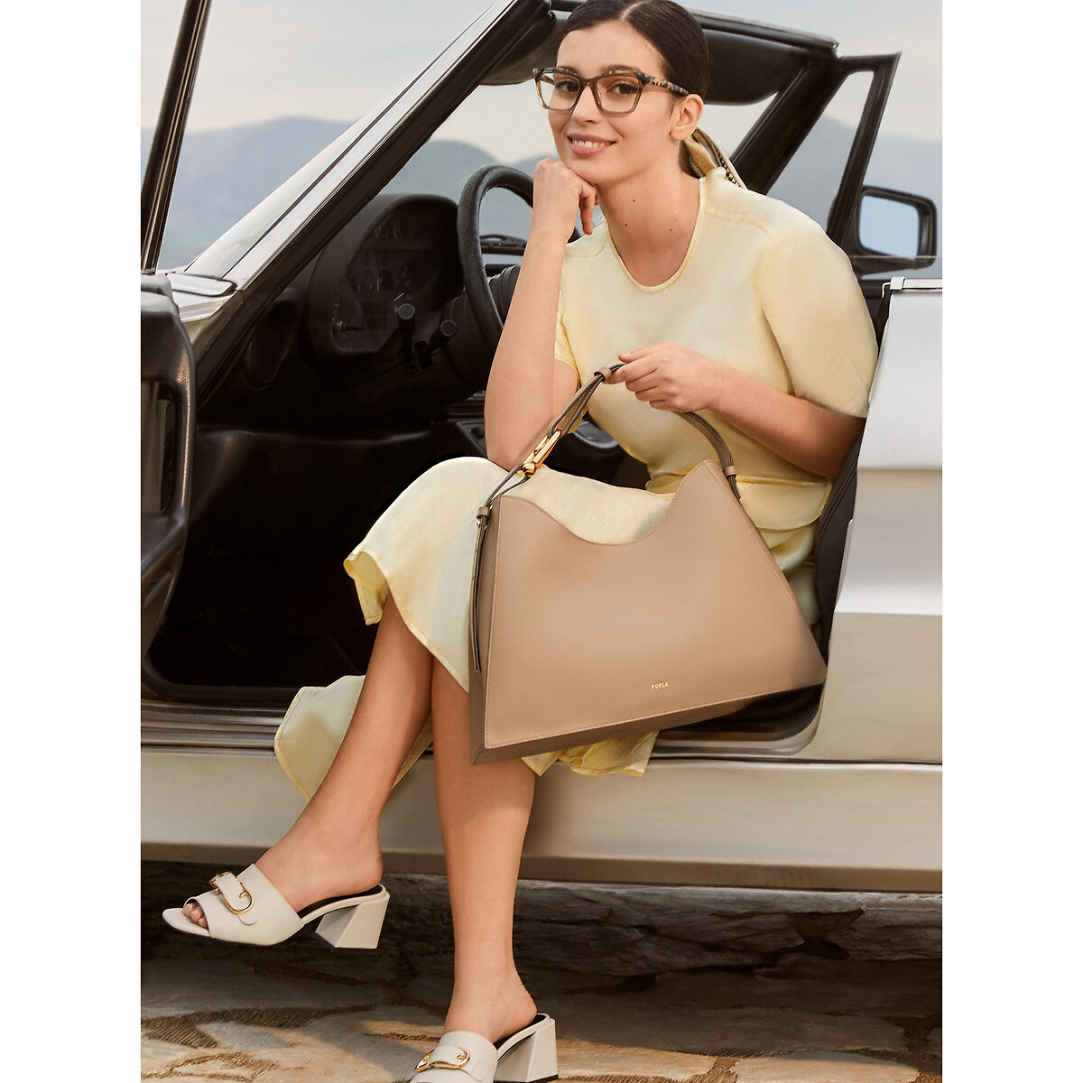 FURLA<br>Bolsa Hobo em couro FURLA NUVOLA L