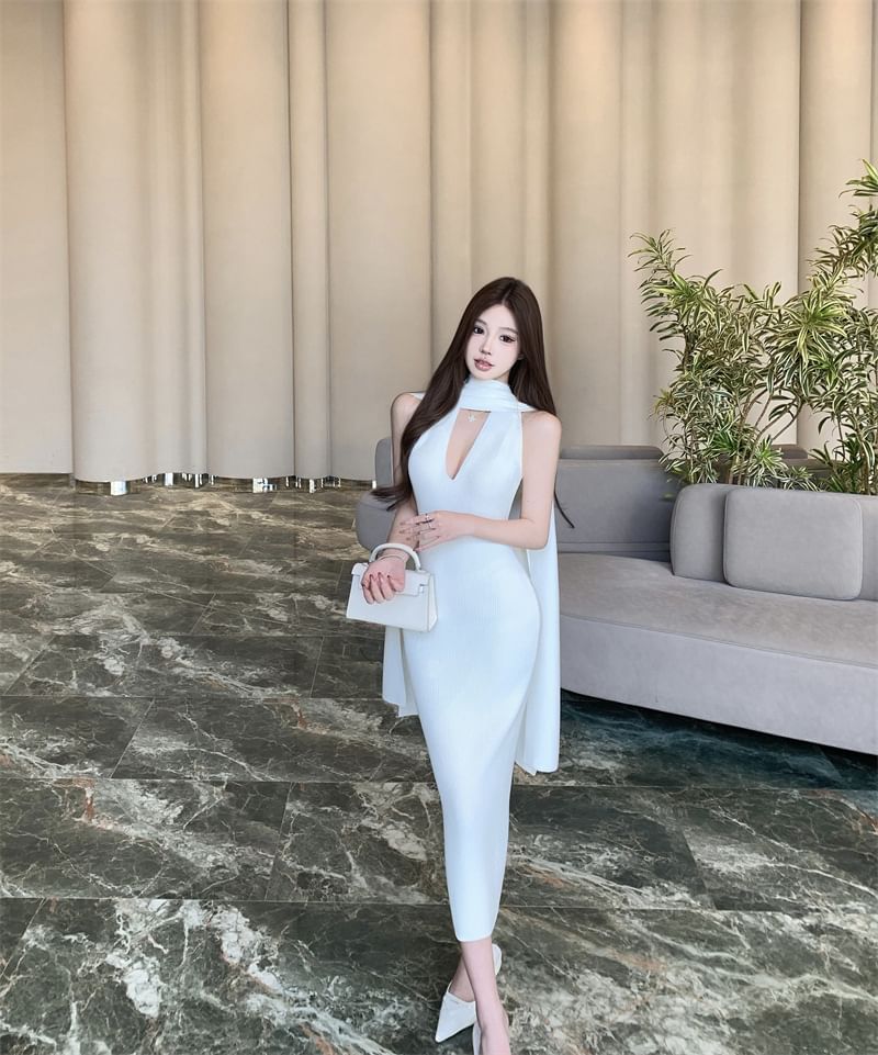 Trendycas - Set: Halter V-hals effen geribbelde midi-jurk met kokerjurk + sjaal