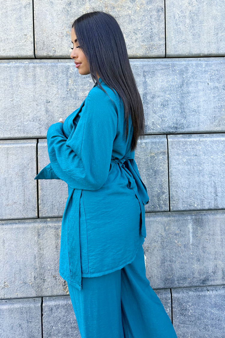 Ensemble 2 pièces blouse + pantalon bleu a noué