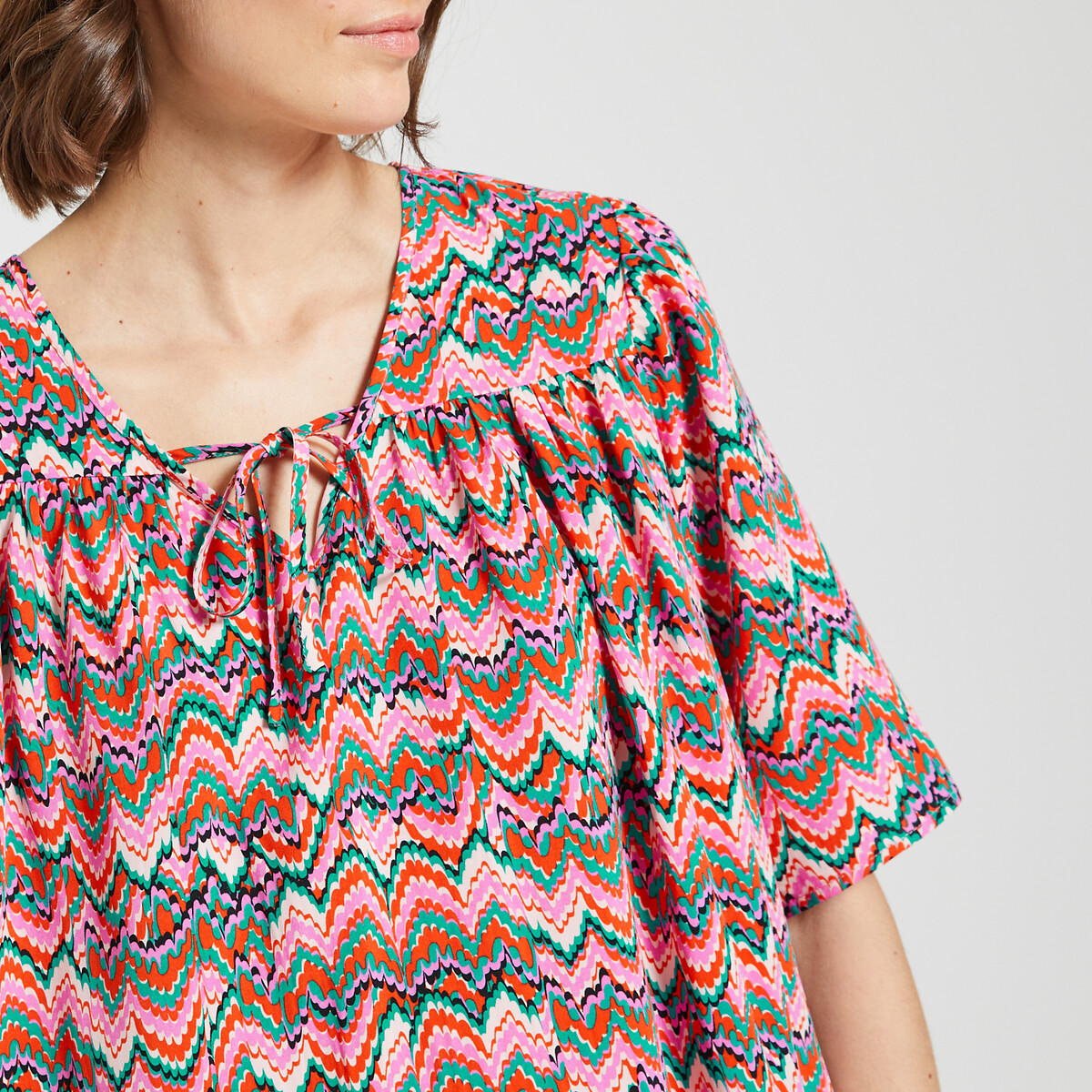 FREEMAN T. PORTER<br>Blusa estampada com decote em V