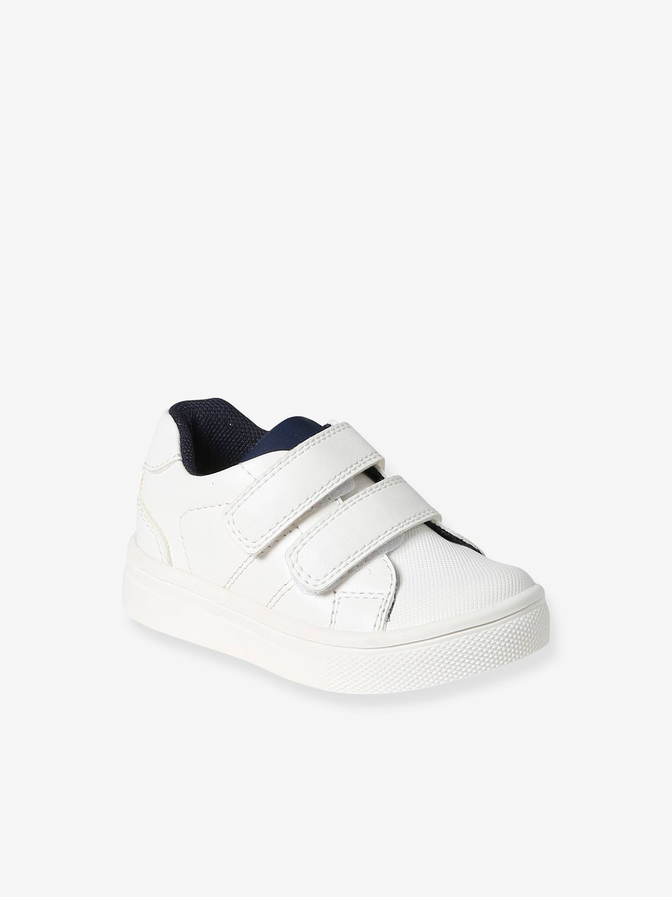 Tênis branco para bebê com fecho de velcro