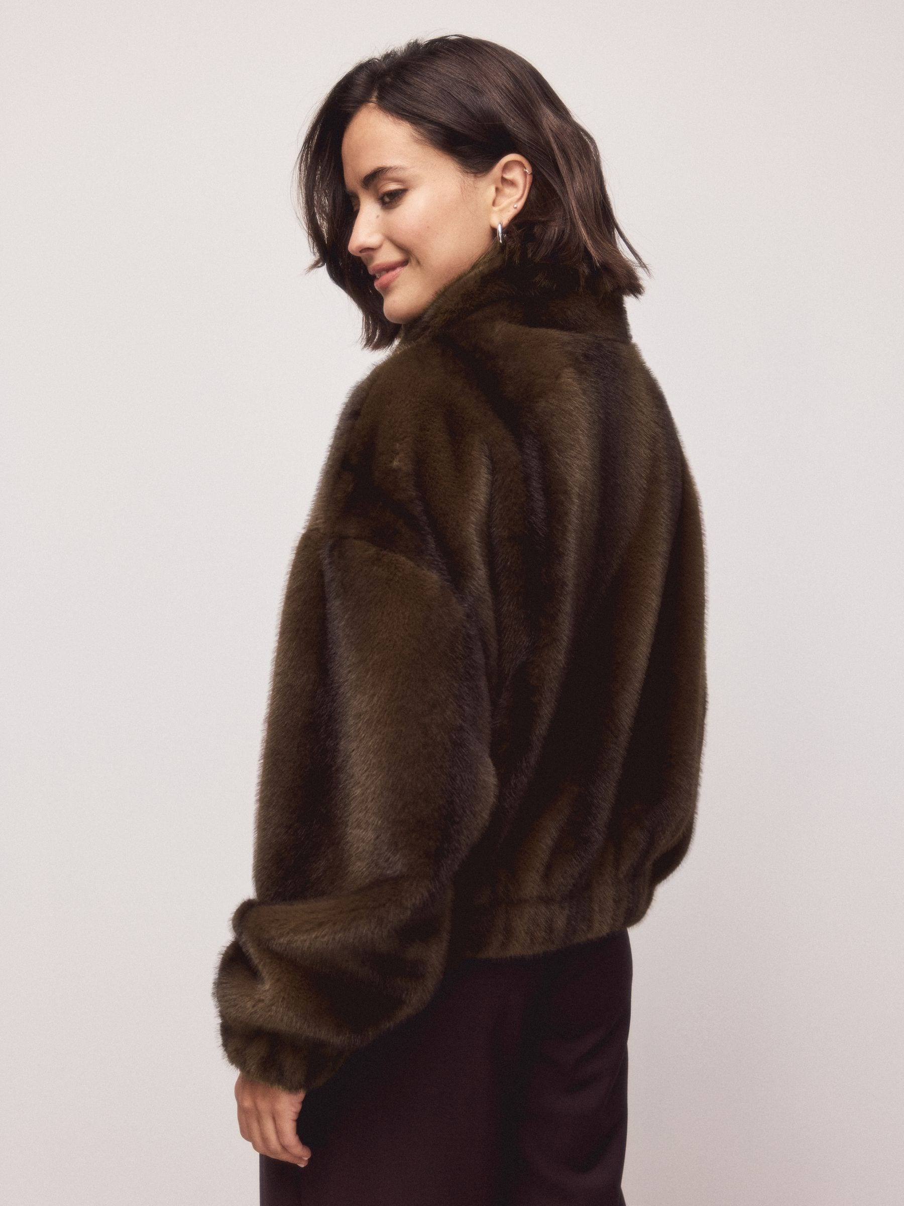 Chocoladebruin - Soft Touch Faux Fur Funnel Neck Bomber Jacket