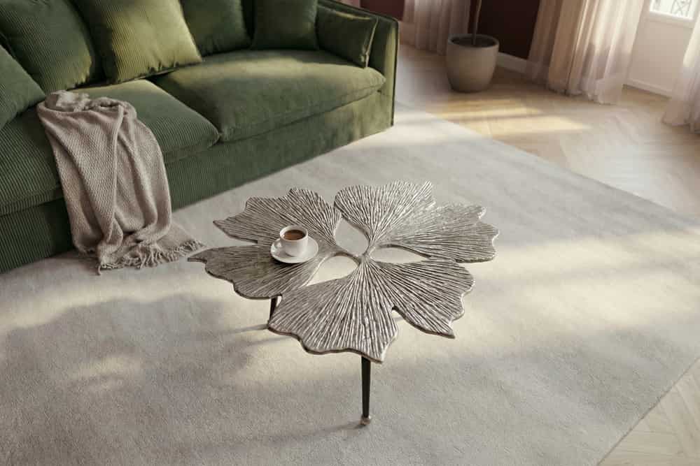 Dekorativer Couchtisch GINKGO LEAFS 75cm silber handmade Metall