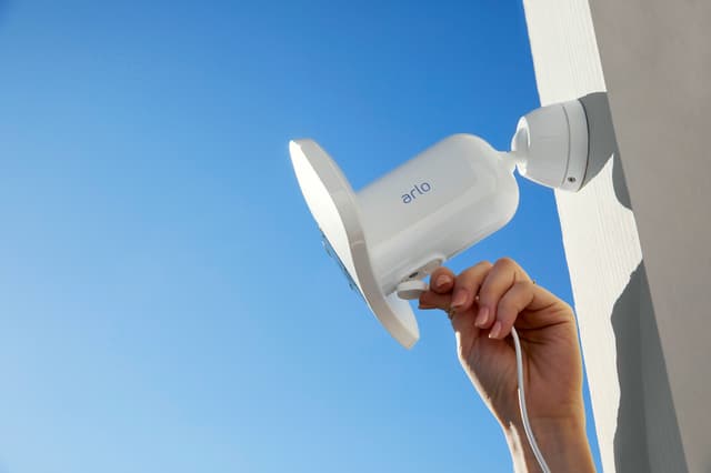 Arlo Pro 3 Floodlight trådløst 2K QHD kamera (hvid)