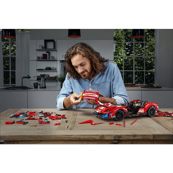 Ferrari 488 GTE AF Corse #51 LEGO Technic 42125