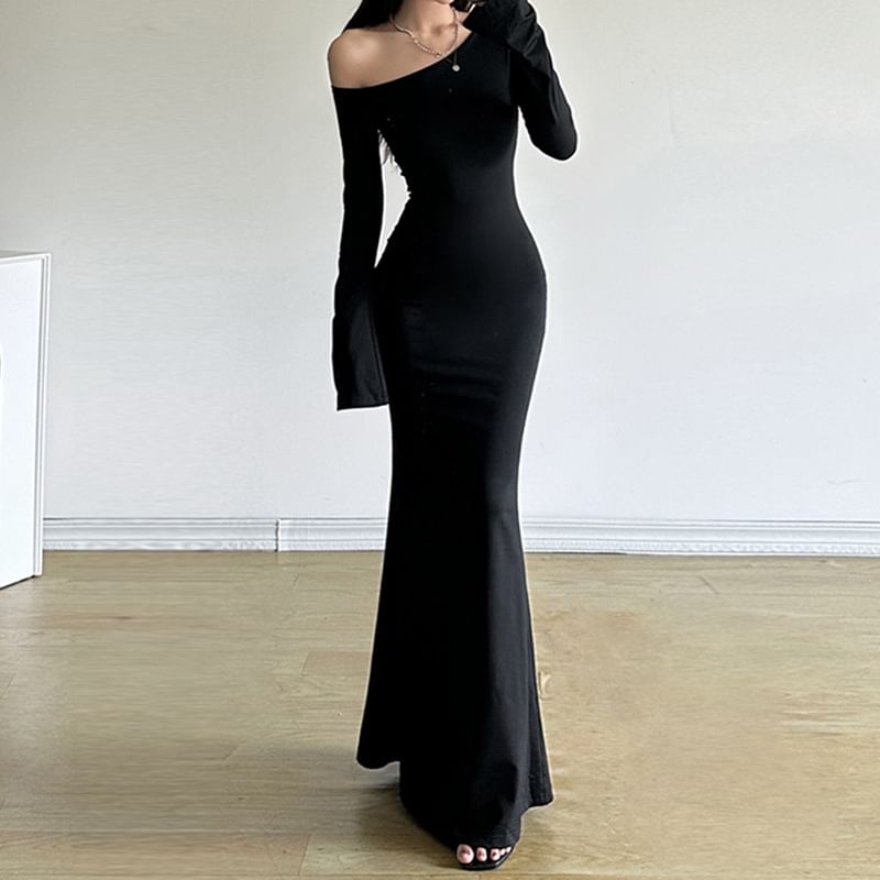 Honet - Koud-schouder, effen, slim-fit maxi-bodyconjurk met klokmouwen