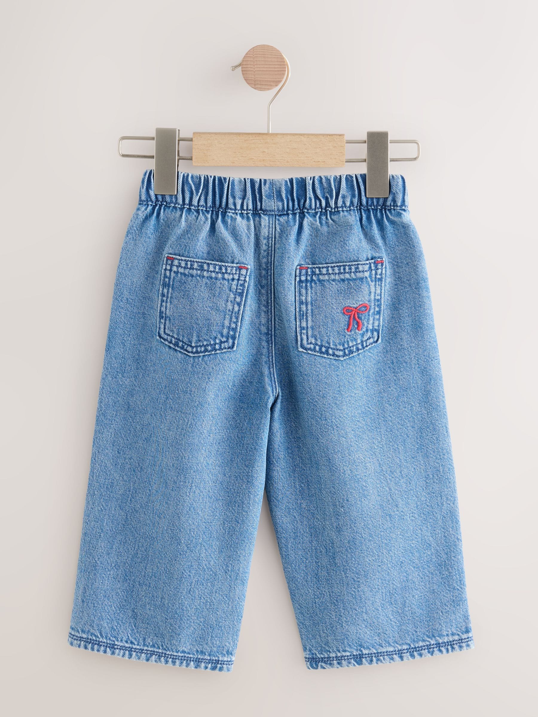 Middenblauw denim - Jeans met strikborduursel (3mnd -7jr)