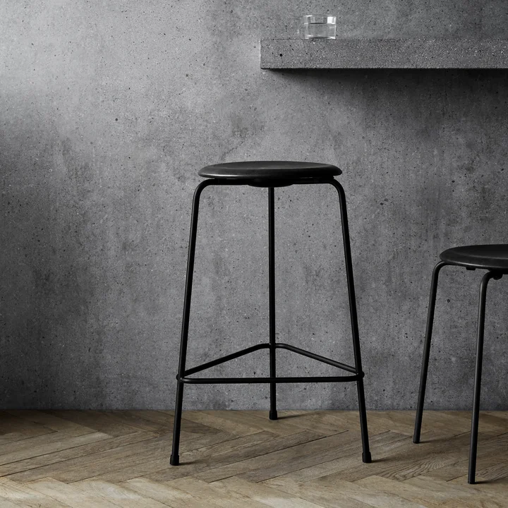 Fritz Hansen - High Dot Barhocker H 65 cm, Leder walnuss / Untergestell Chrom