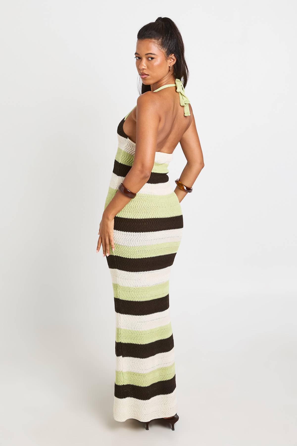 boohoo Robe Longue De Plage Au Crochet À Encolure Dos-nu