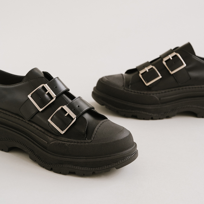 Derbies à boucles et semelles épaisses  en cuir glacé noir