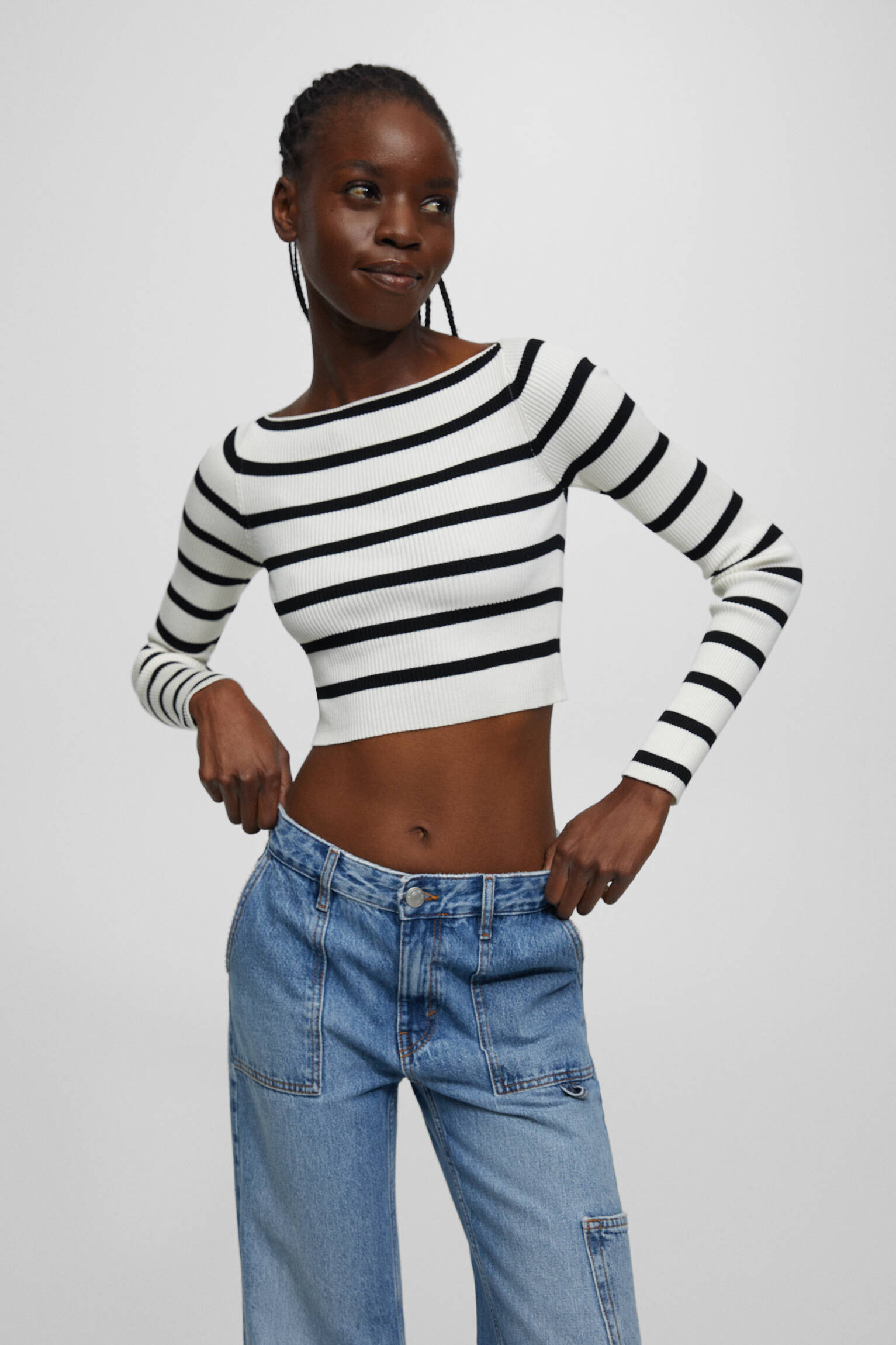 Camisa listrada com gola canoa - preta