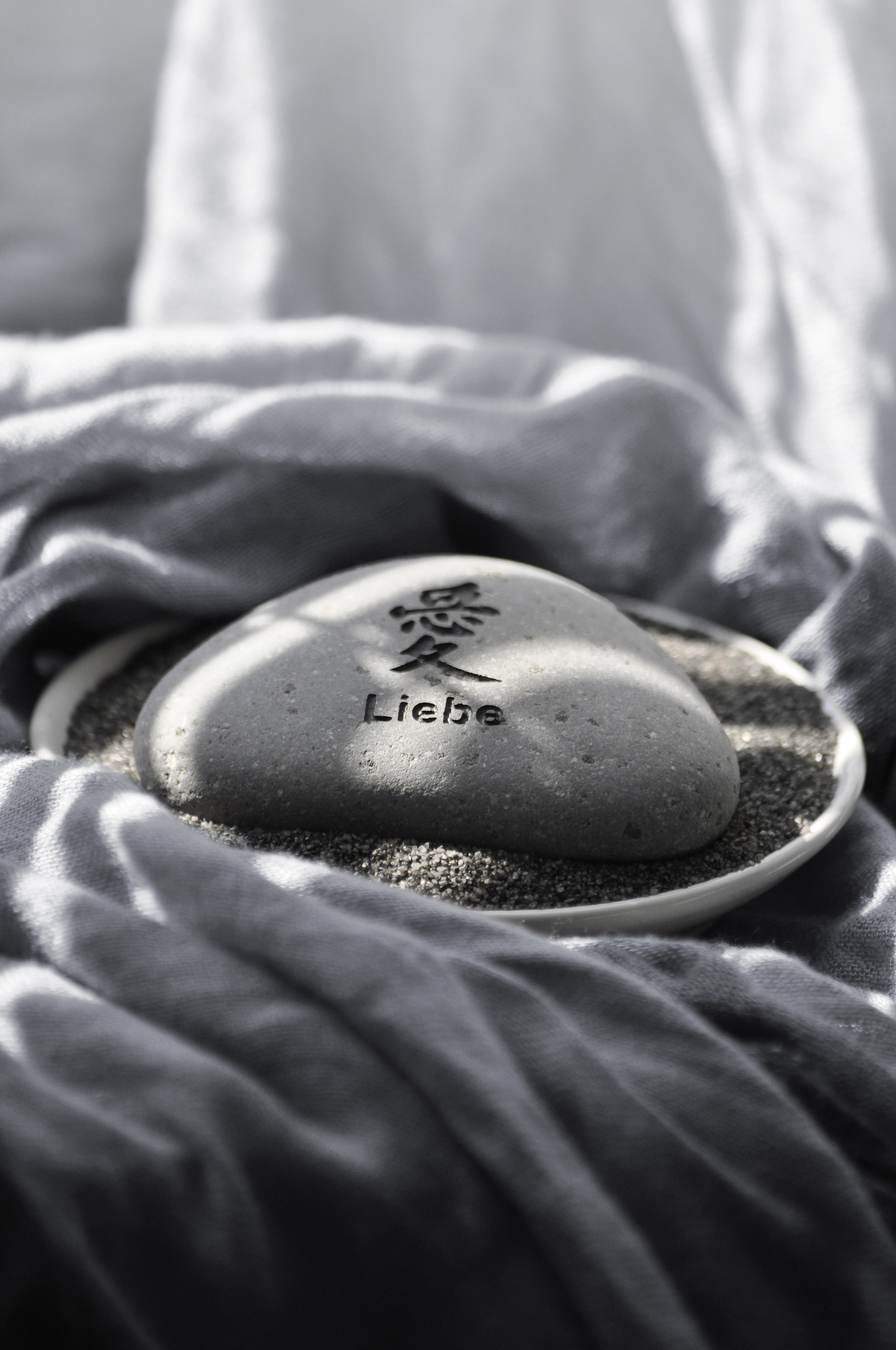 Flusskieselstein 'Liebe', grau, T 8 cm, B 8 cm von fischer's lagerhaus