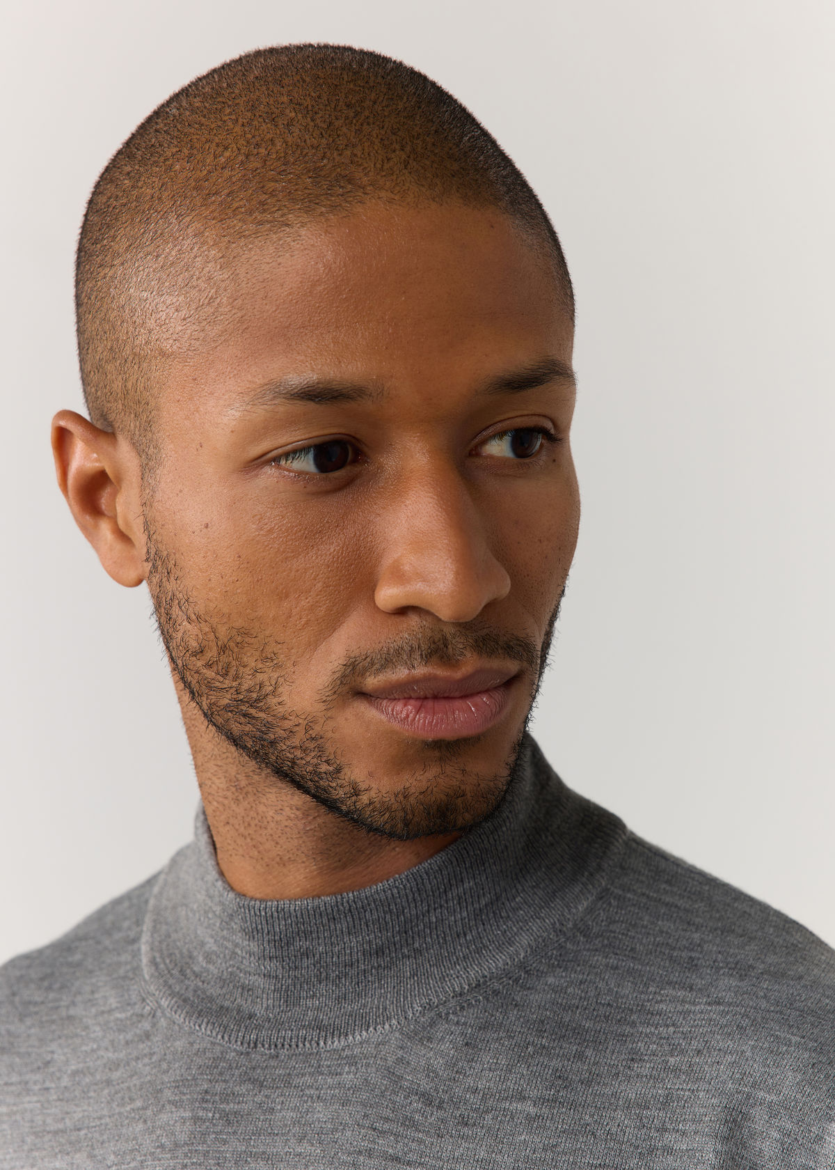 Pull col cheminée en laine Mérinos mélangée unie gris clair