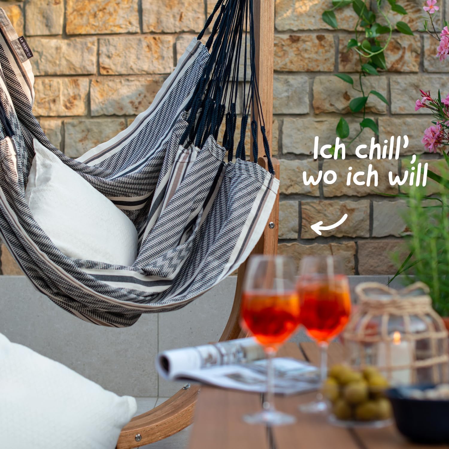 LA SIESTA - Udine Outdoor Hängematte - Handgefertigte Bio-Baumwolle - Reißfest - FSC-zertifizierter Eukalyptus-Holzständer - Zebra