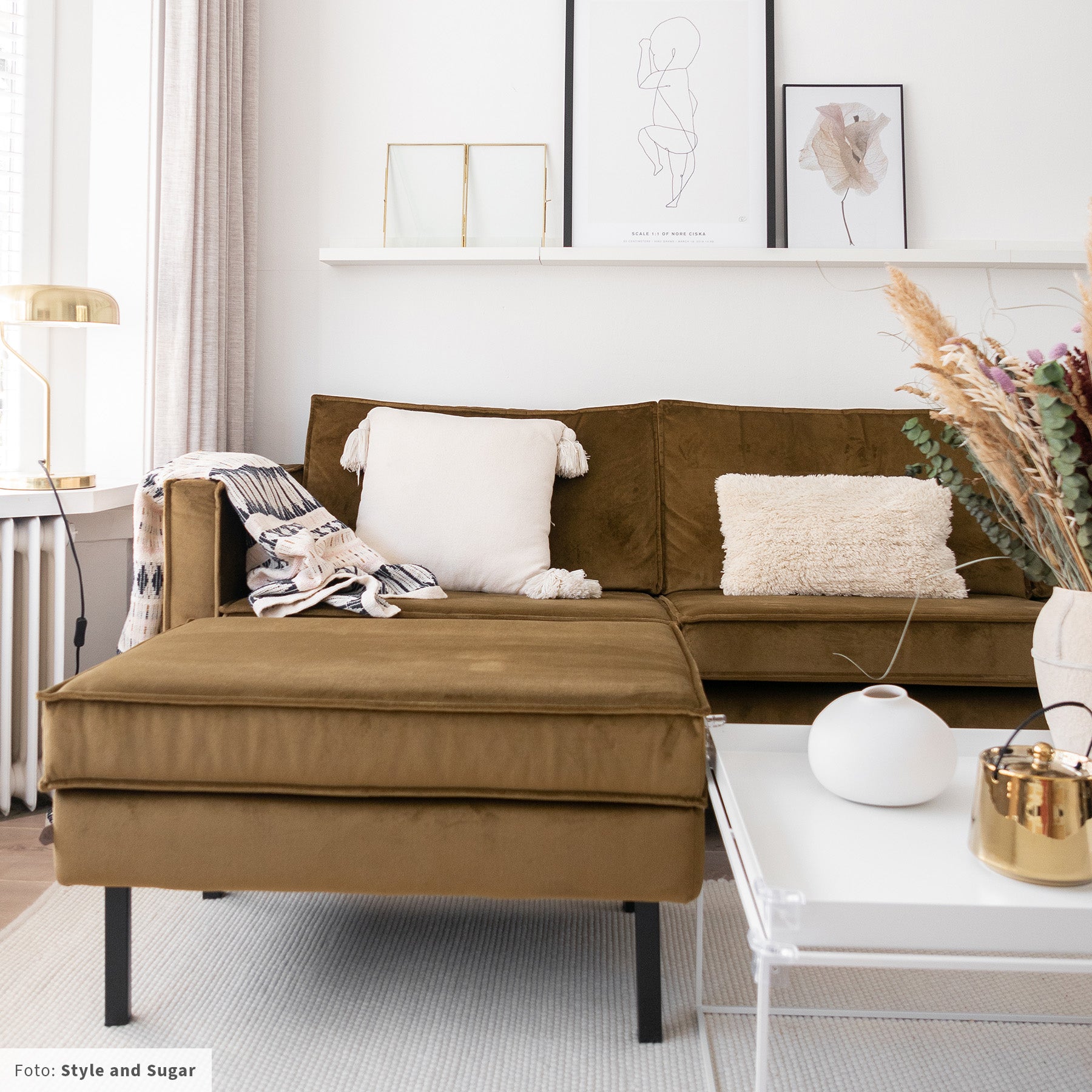 WOOOD Rodeo Hocker - Velvet - Honinggeel