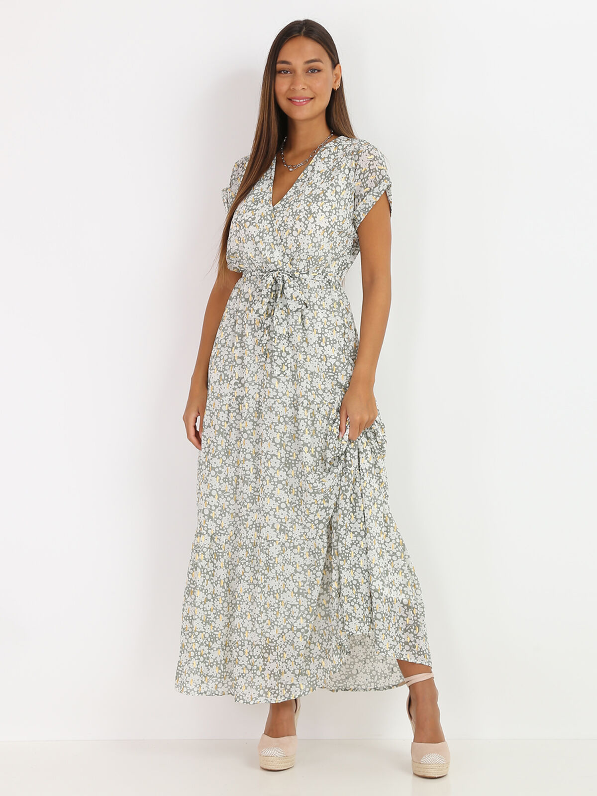 Robe longue à fleurs et détails- Vert clair