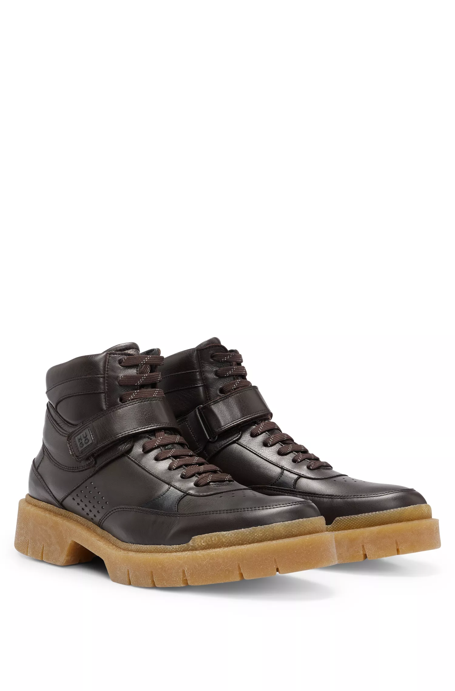 Botas HUGO Red-Half em couro com tira de identificação da marca.
