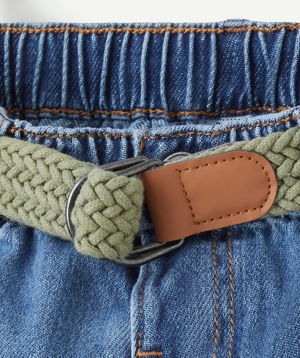 JEAN RELAX BÉBÉ GARÇON EN DENIM LOW IMPACT AVEC CEINTURE VERTE