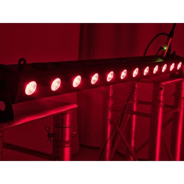 Eurolite LED Bar-12 QCL RGB+UV