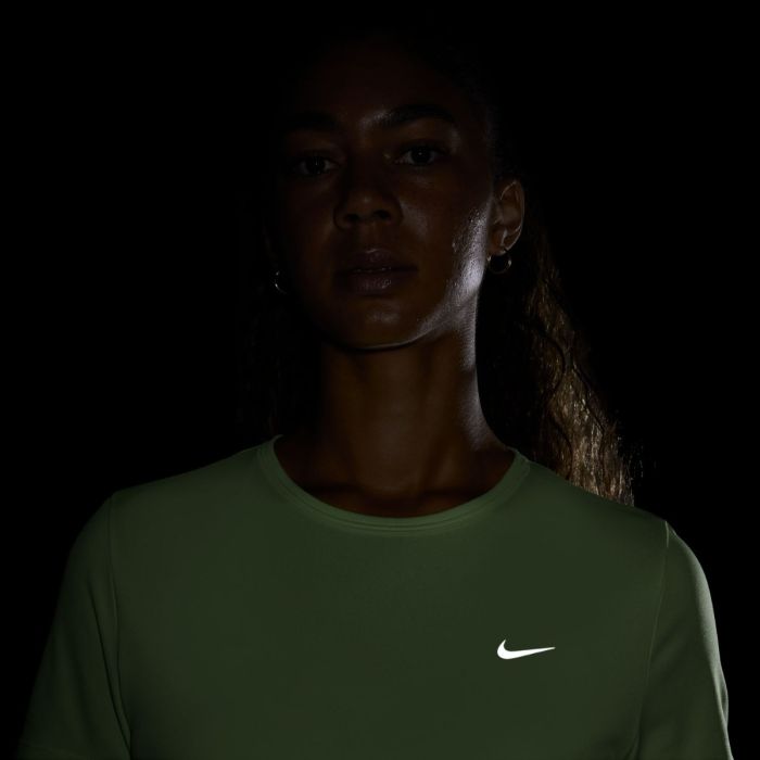 Nike Dame T-shirts Tempo Dri-FIT SS Tee Gul