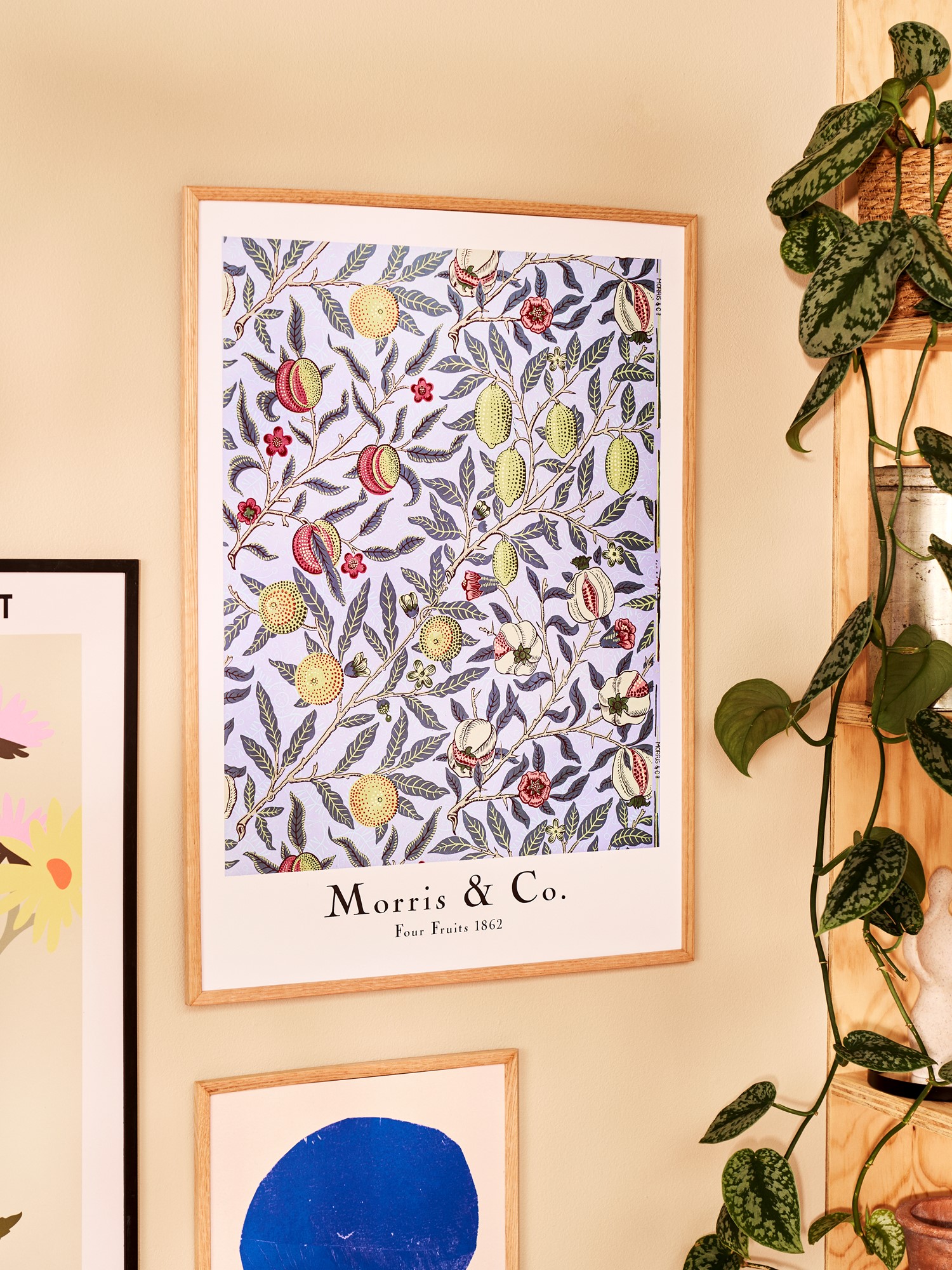 Plakat Four Fruits 50 x 70 | William Morris. | Misty Blue | Poster and Frame