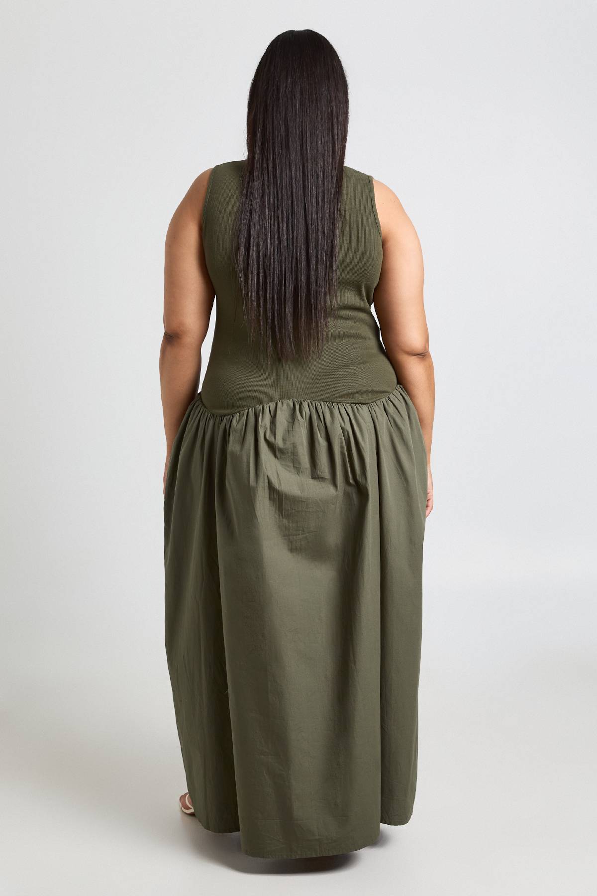 boohoo Robe Maxi Grande Taille En Coton Côtelé Avec Ourlet Tombant