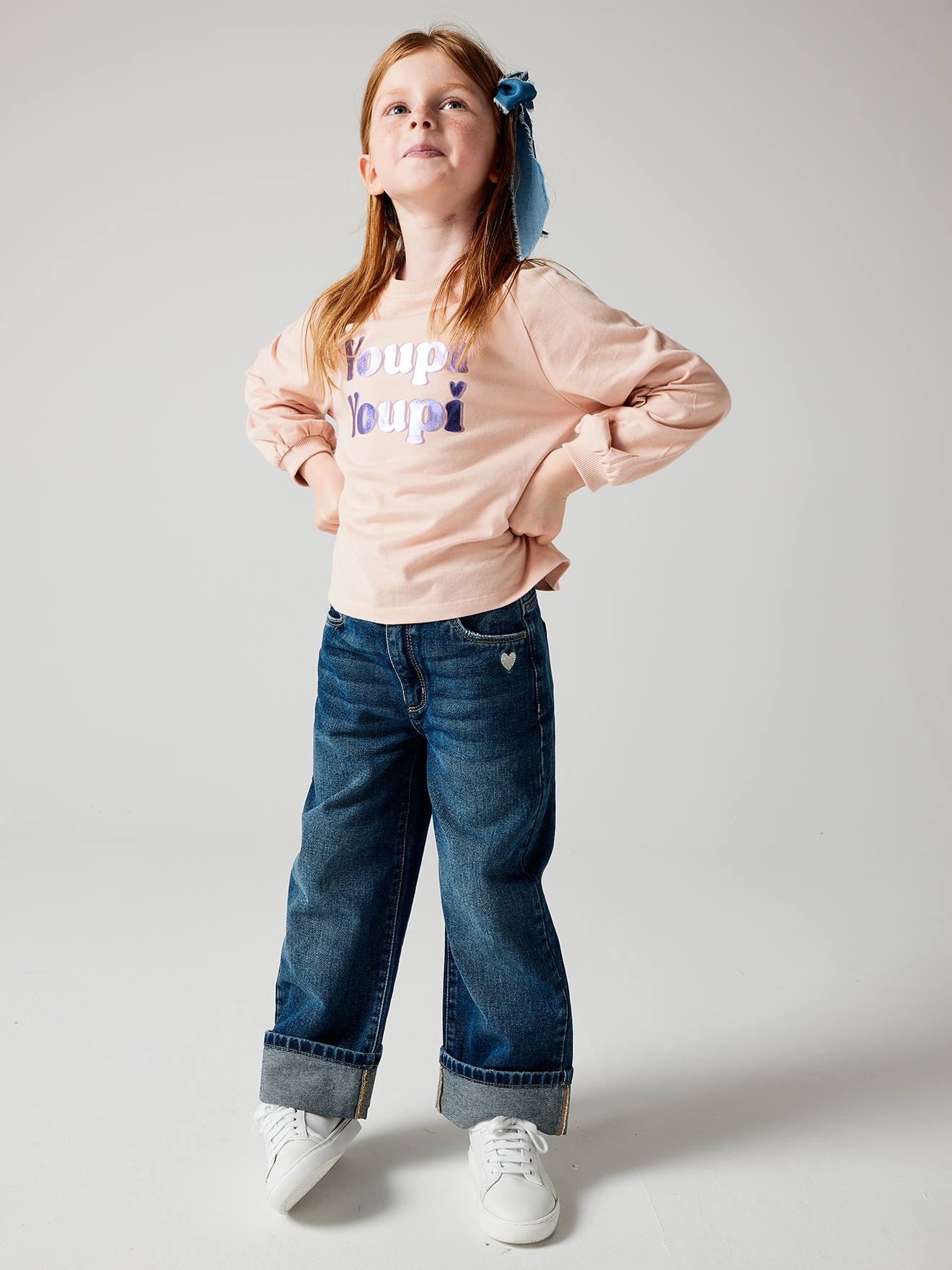 Calça jeans de perna larga com barra para meninas, cor pedra