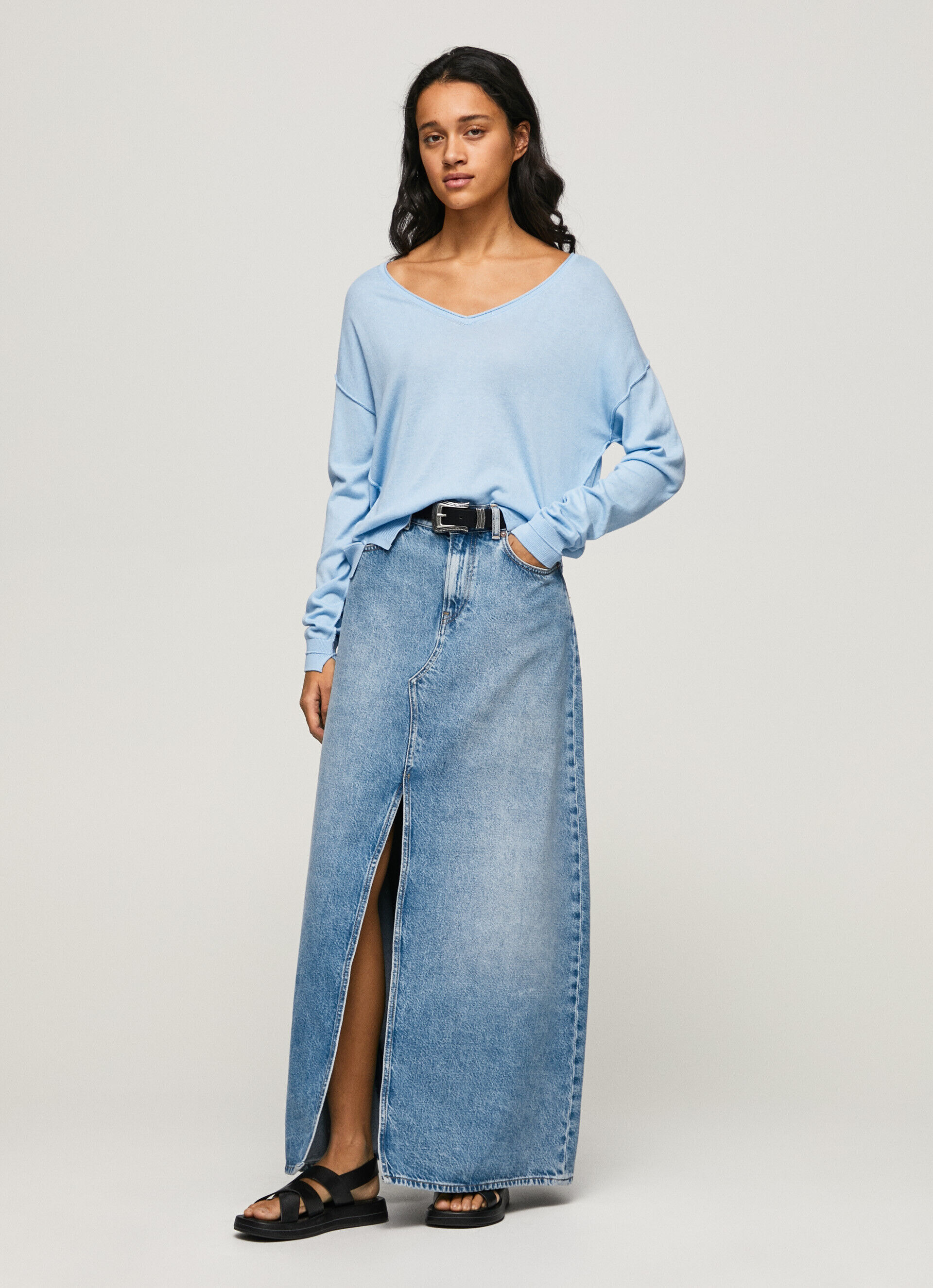 Camisa de malha com decote em V relaxado - azul-marinho