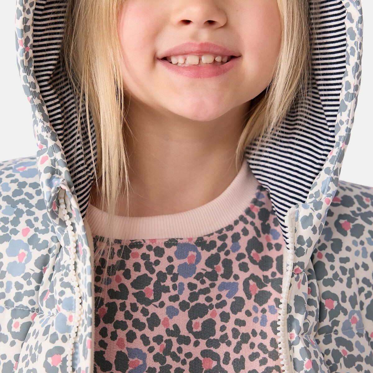 PETIT BATEAU<br>Jaqueta de penas com capuz