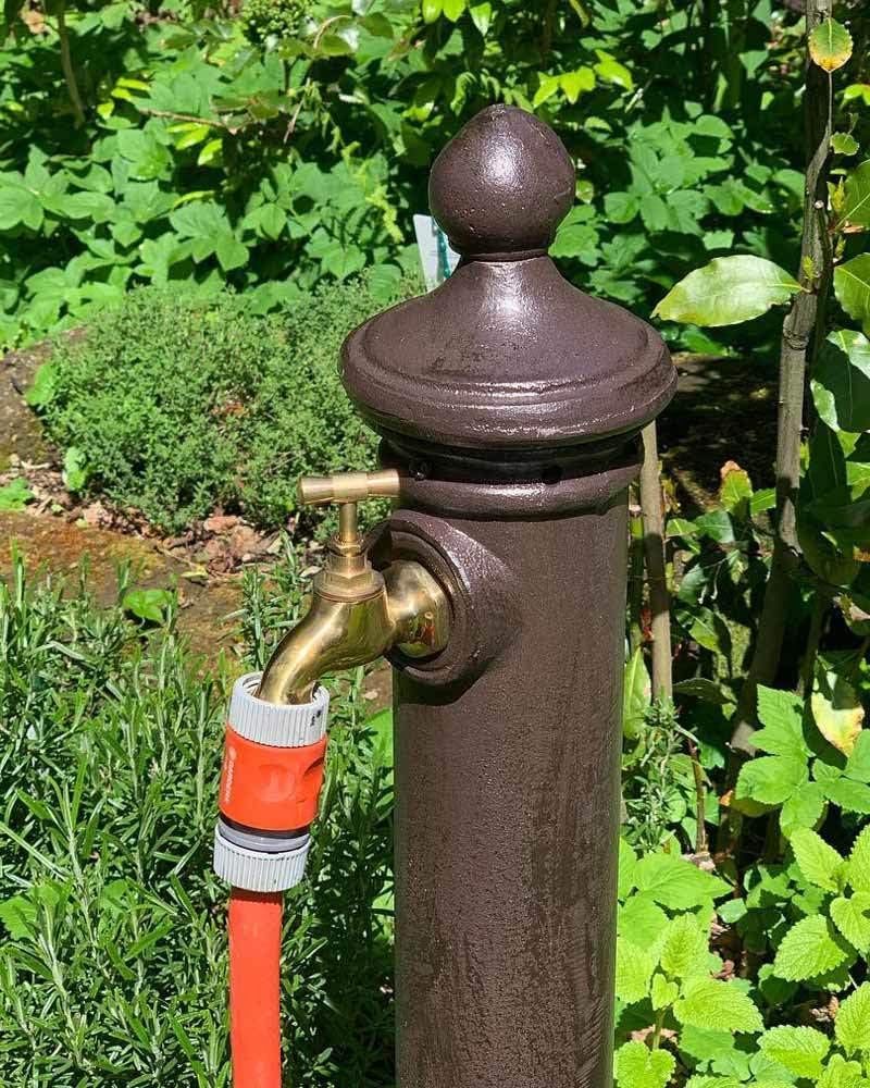 Wasserzapfsäule Wasserzapfstelle für Garten Standbrunnen mit Wasserhahn Antik-Stil Braun 80cm
