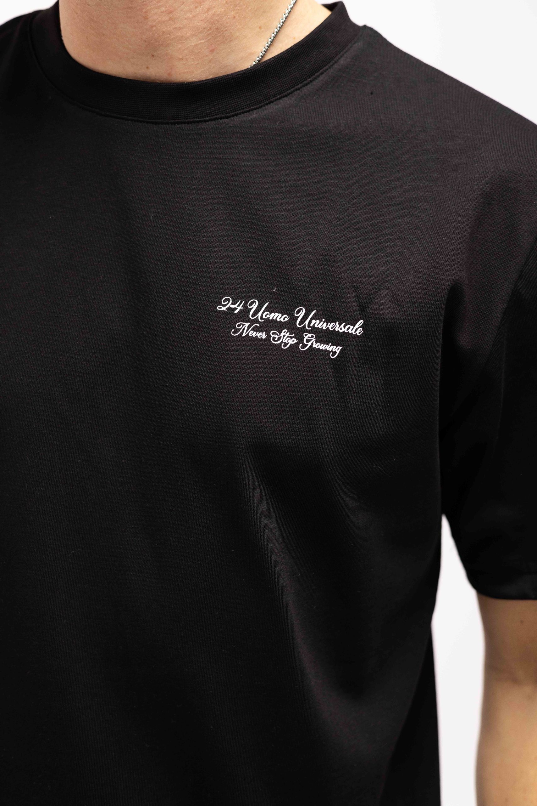 24 Uomo Universale 2.0 T-shirt Zwart