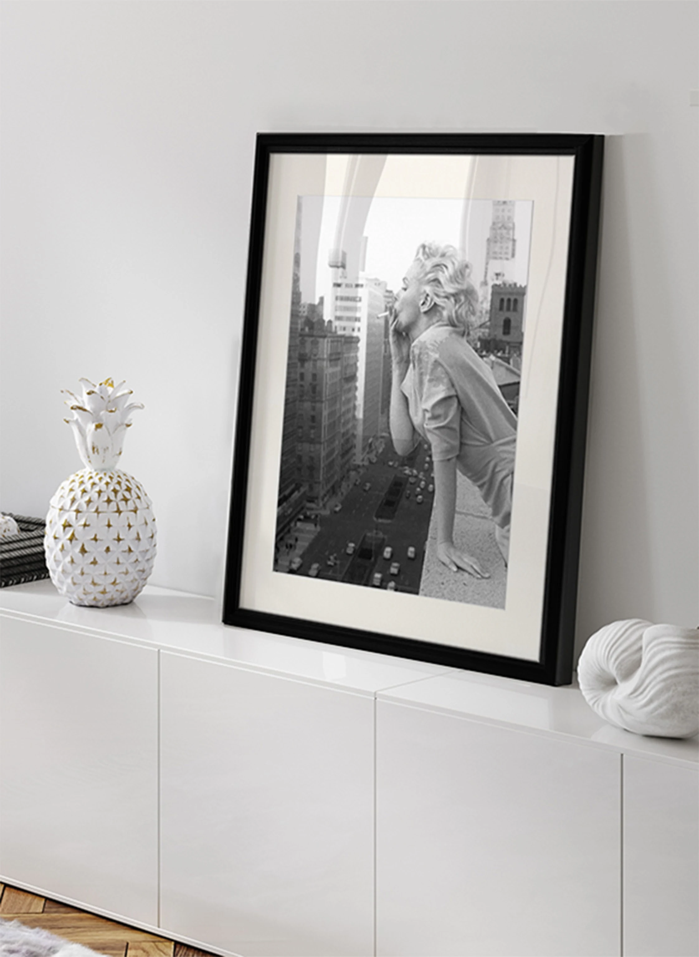 Liv Corday Wandbild MARILYN IM 'AMBASSADOR HOTEL' IN NEW YORK mit Rahmen
