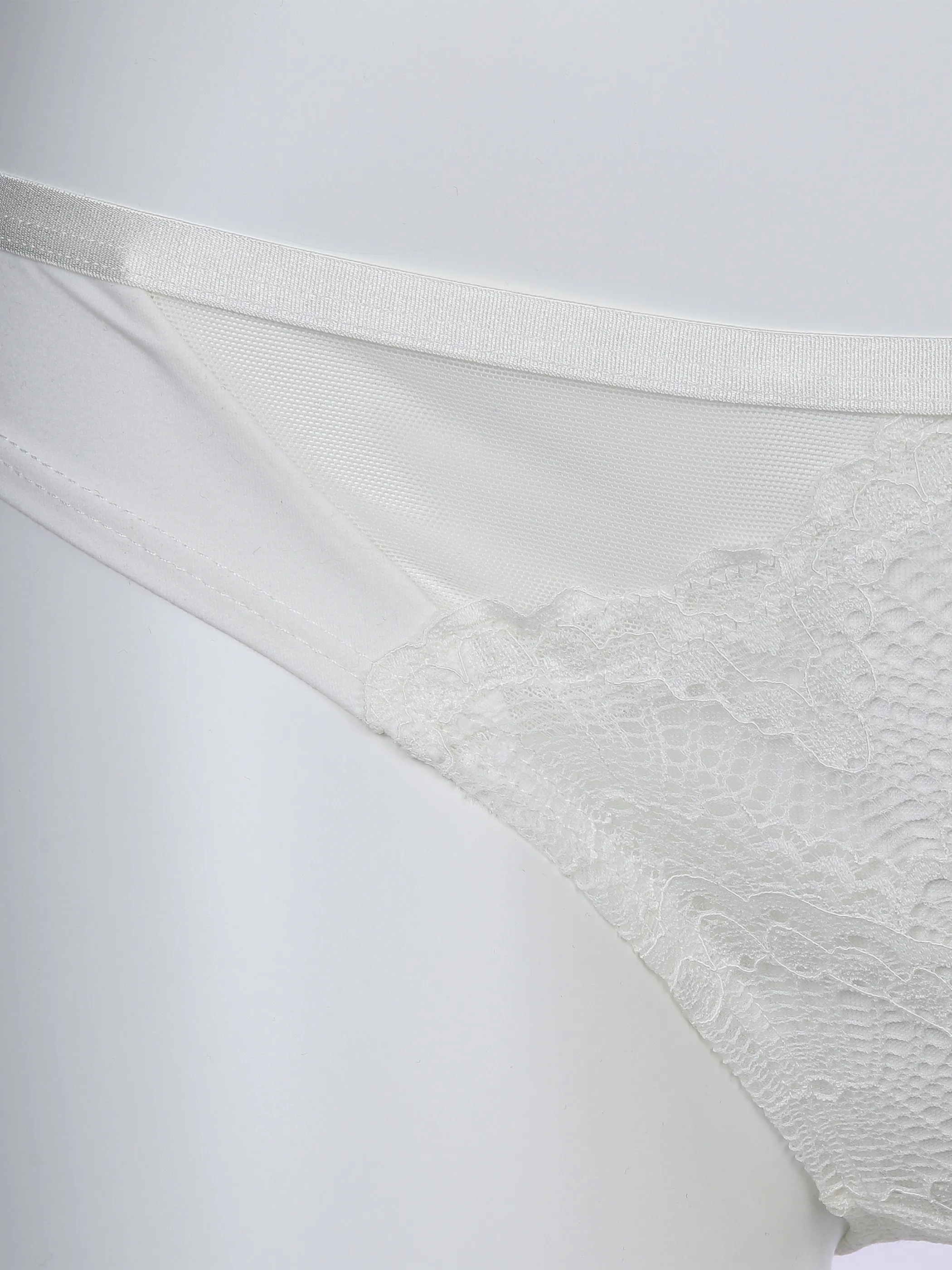 Damen Slip mit Spitzeneinsatz