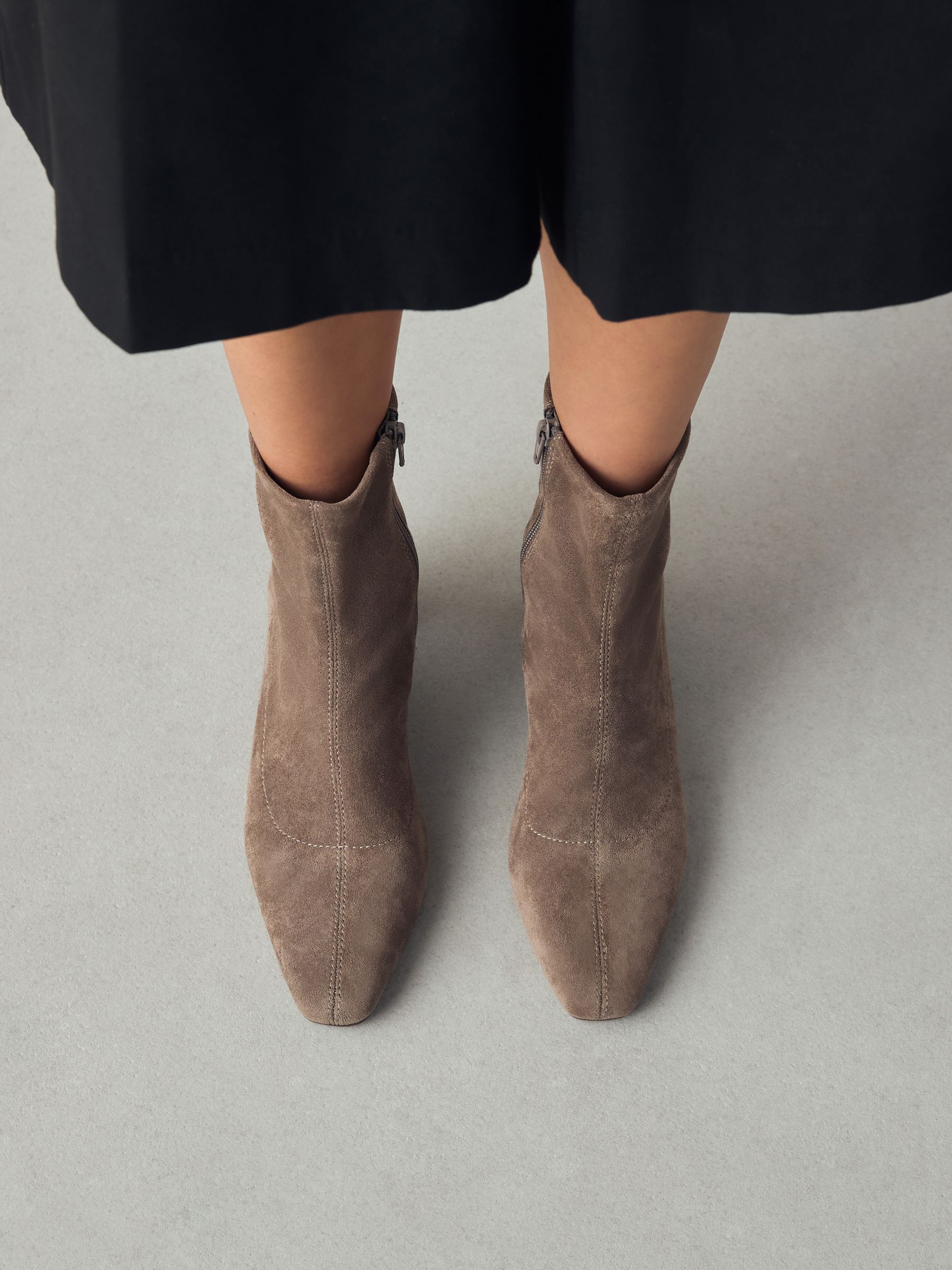 Neutraal taupe - Chisel Toe Block Heel Sock Boots