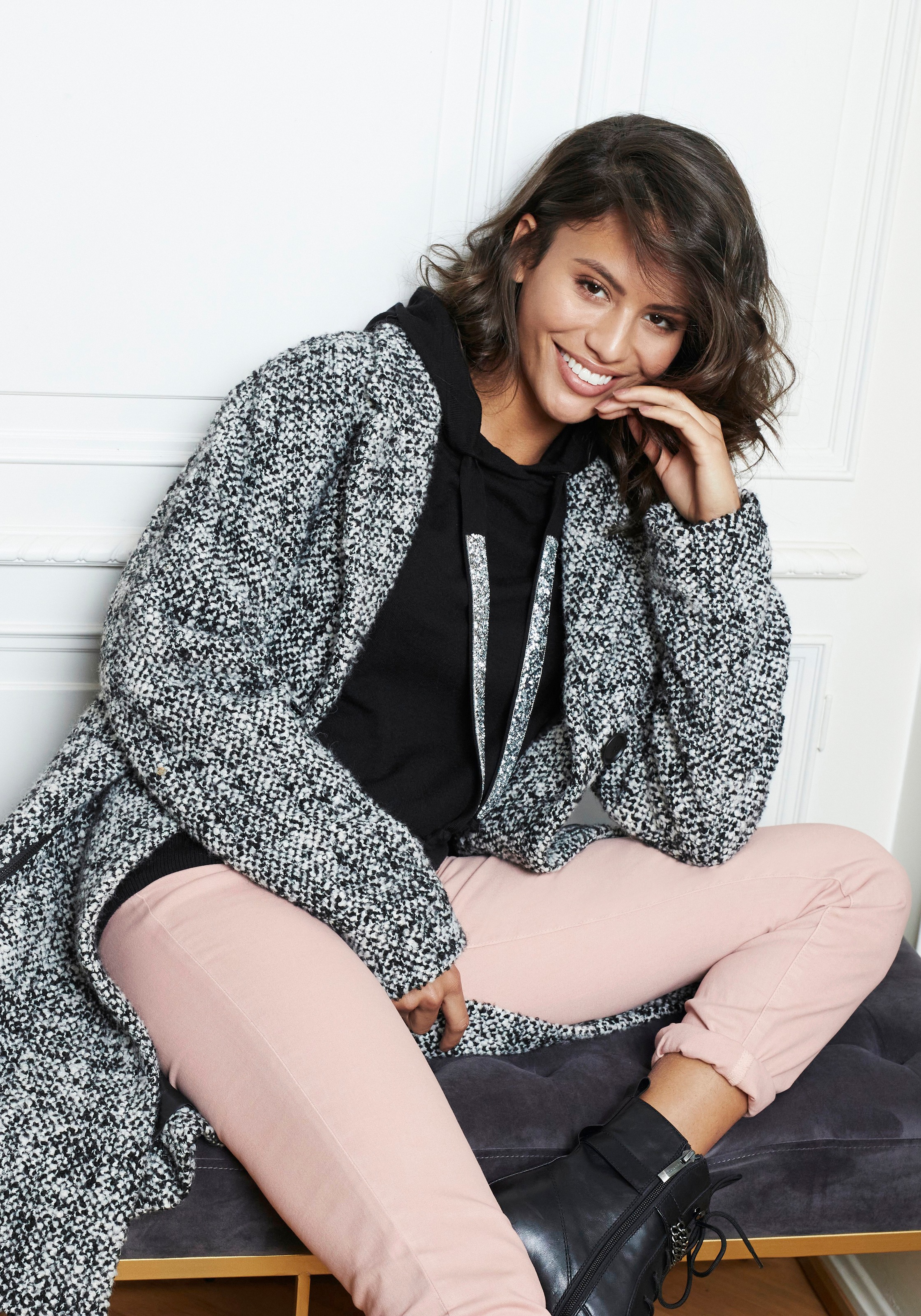 Laura Scott Strickpullover , mit Kapuze und glitzernden Bändern