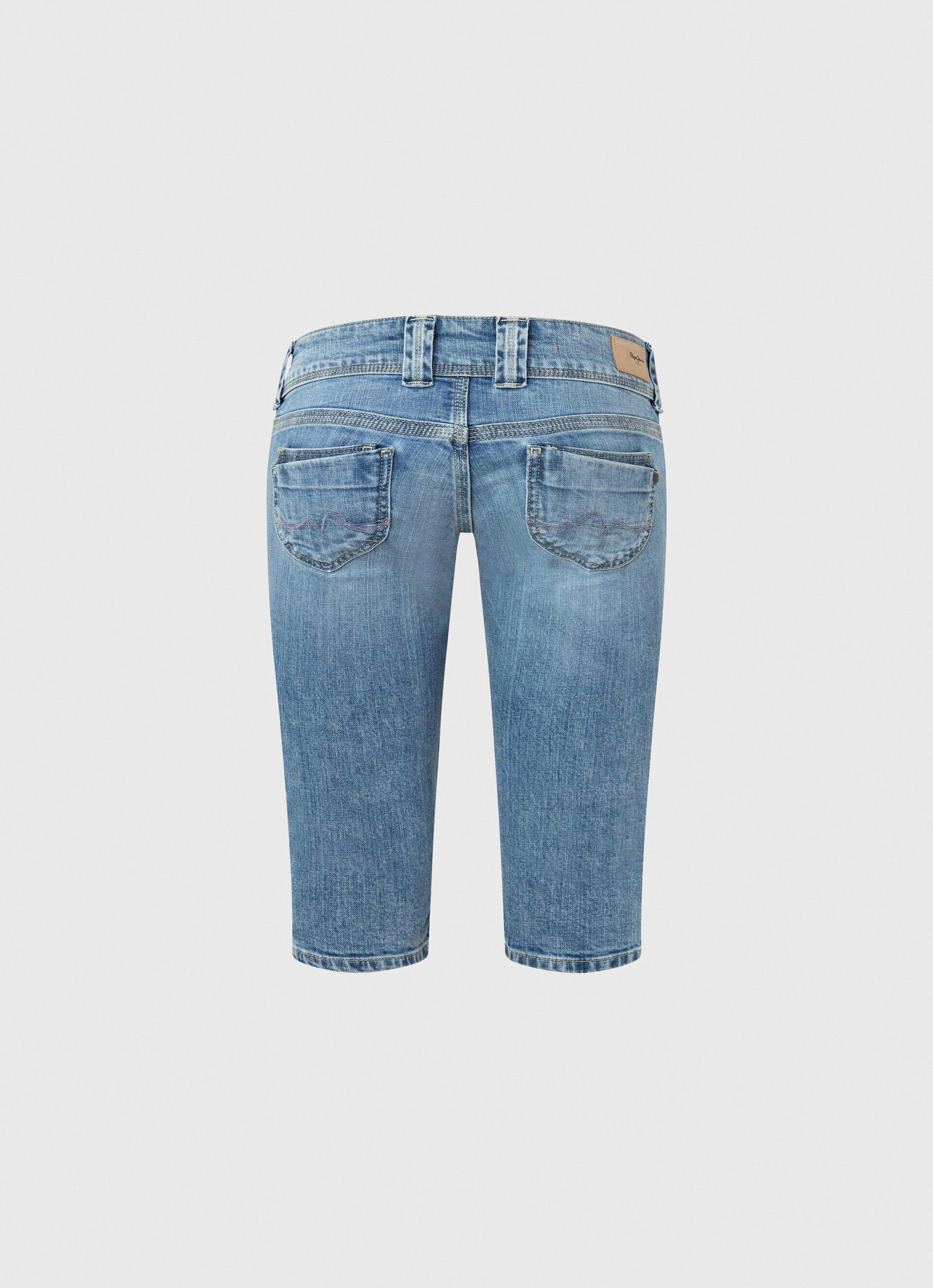 CALÇA JEANS CURTA 3/4 CORTE REGULAR - jeans