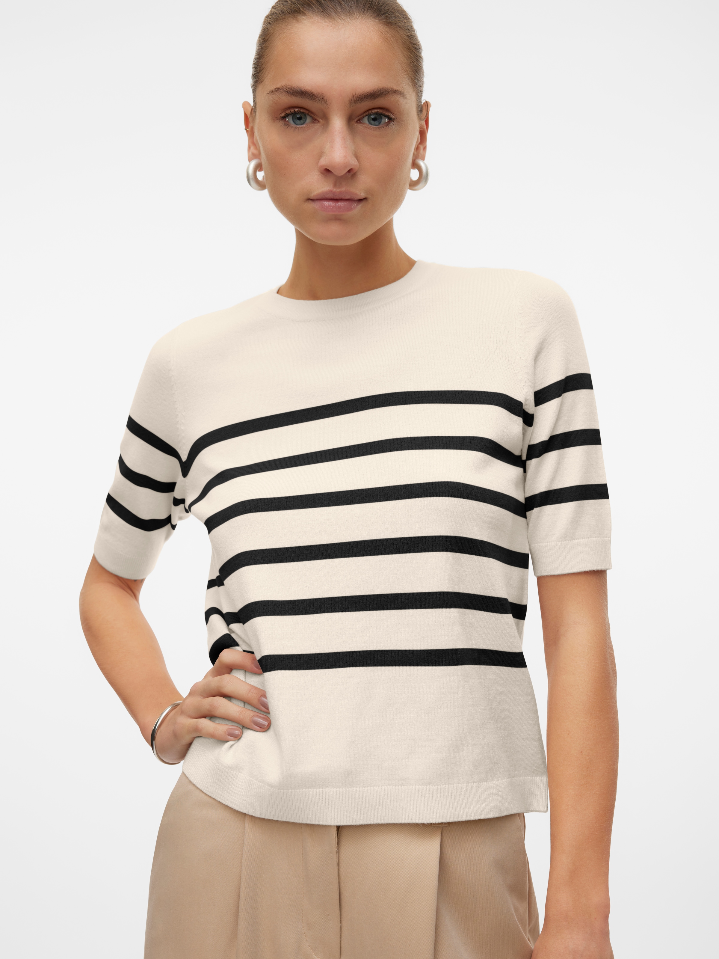 Vero Moda Kurzarmpullover »VMSABA PLAIN, Feinstrickpullover« Damenpullover, Rundhalsausschnitt, Kurzarm, Sommerpulli,,  im Regular Fit aus pflegeleichtem Materialmix mit Viskose