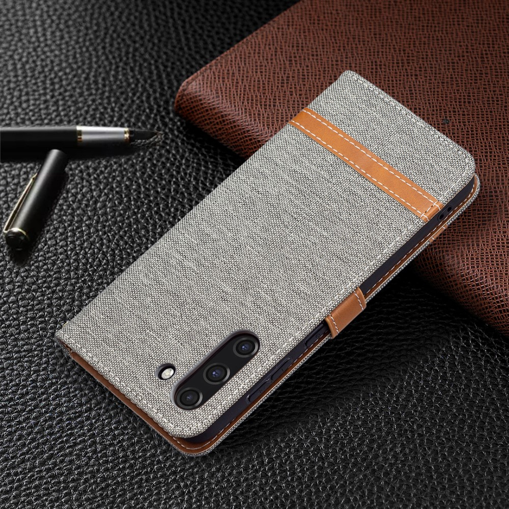 Samsung Galaxy S21 FE 5G Stoff Tasche im Jeans Look mit Kartenfach   Magnetverschluss - Grau / Braun