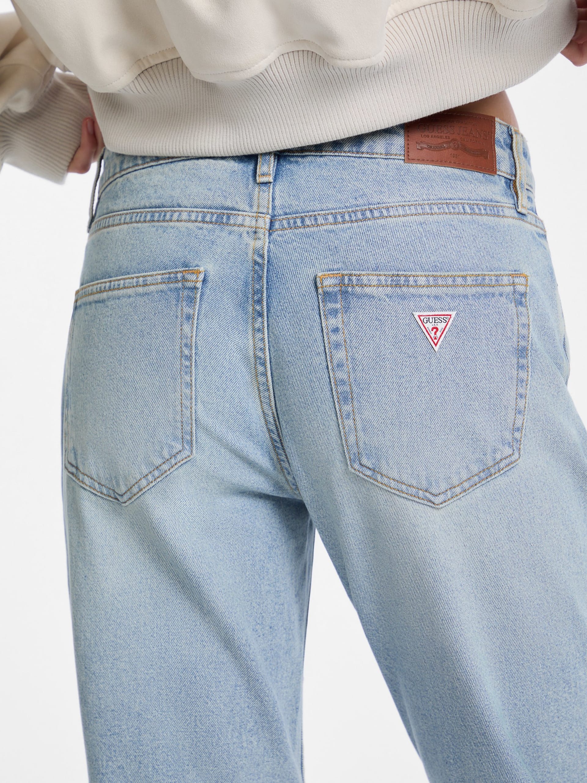 Calça jeans reta de cintura média G08