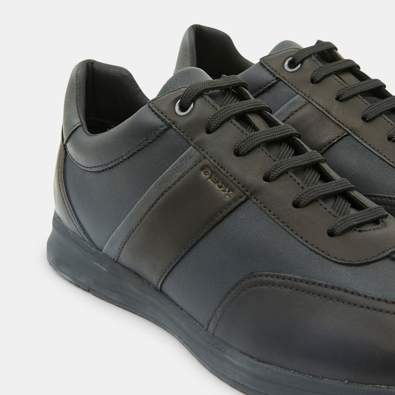 Geox Baskets en Cuir Avery noires