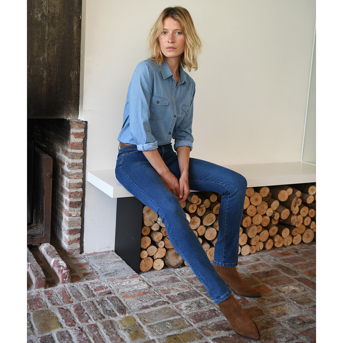 ANNE WEYBURN<br>Calça jeans reta normal