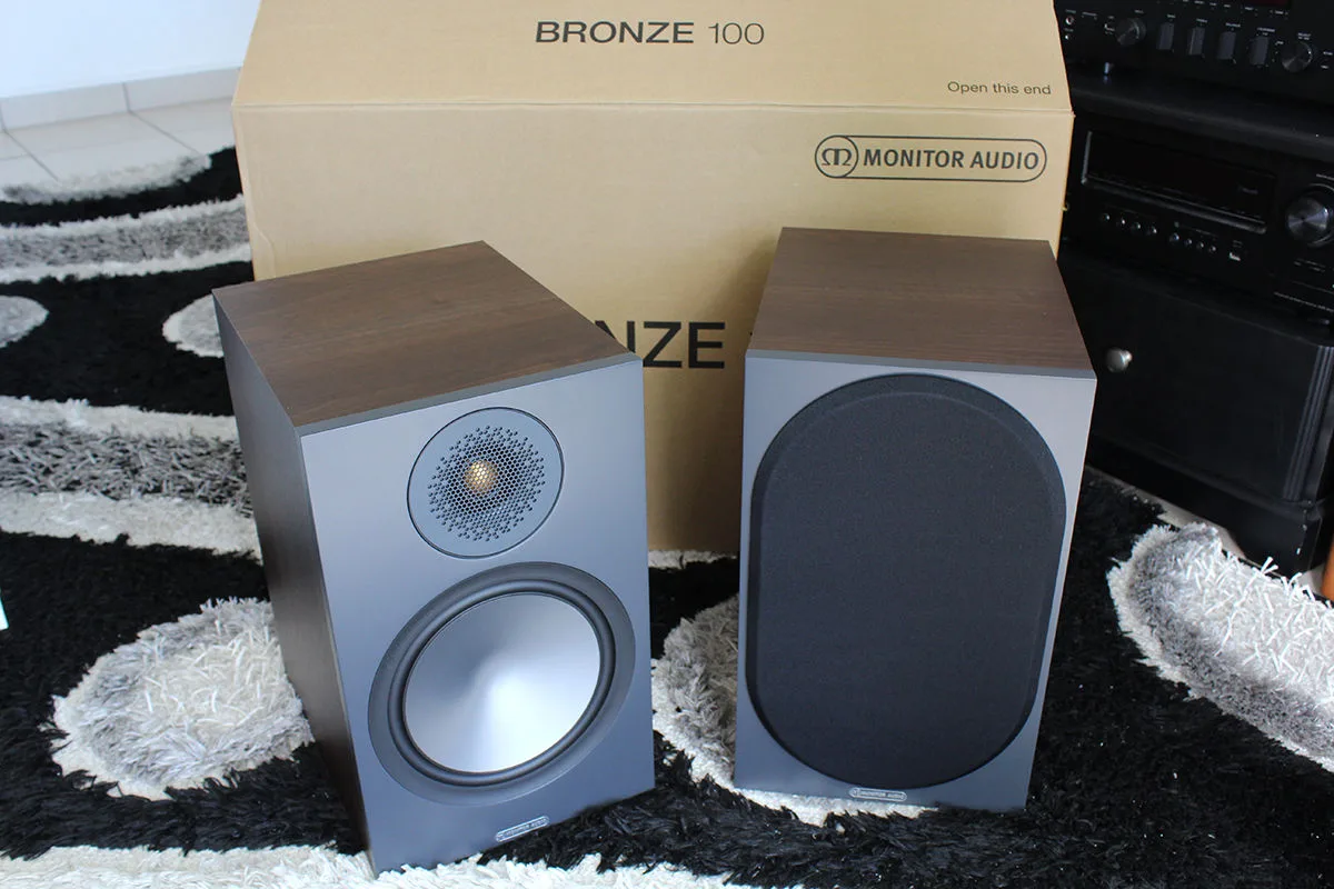 Monitor Audio Bronze 100 Noyer (la paire) Enceintes bibliothèque