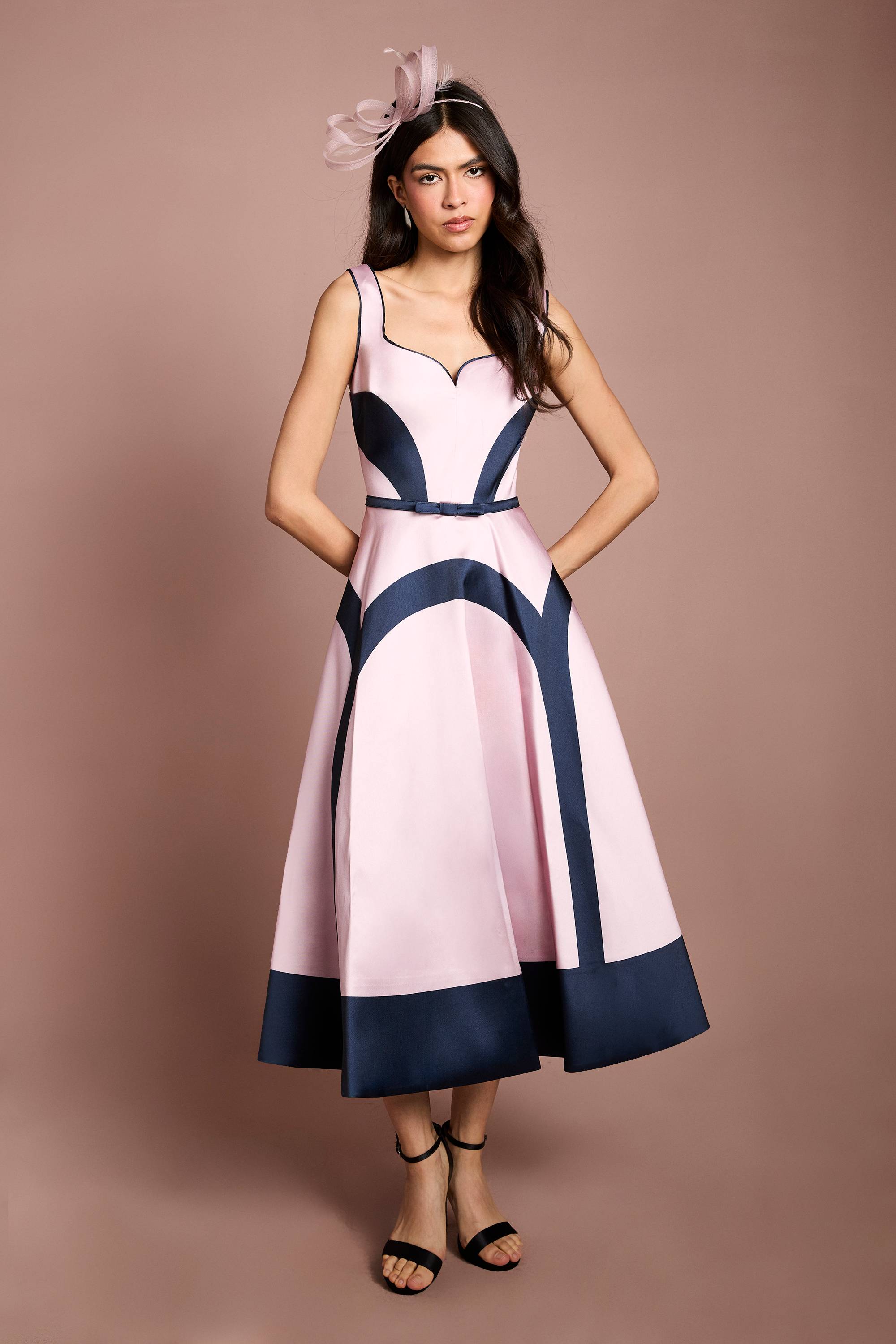 Coast Robe Midi Lisa À Jupe Ample Avec Empiècements De Couleur Taupe