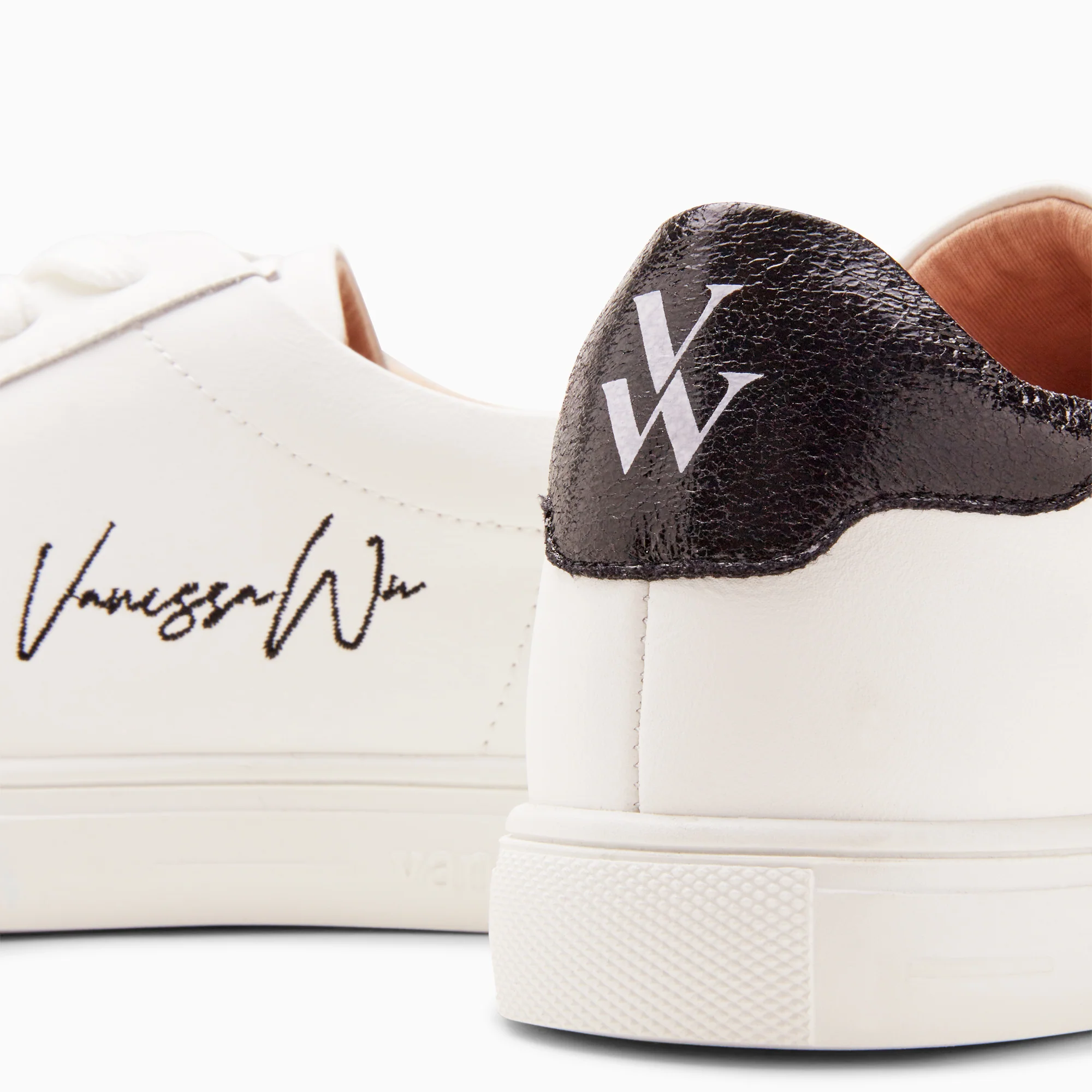 Sneakers-Baskets Isabella blanc et noir à lacets