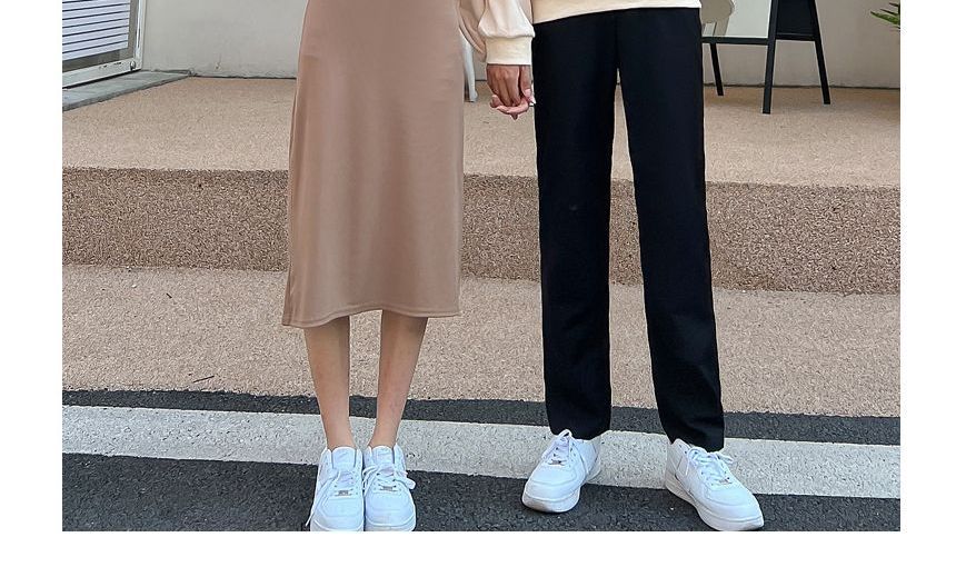 Azure - Koppel bijpassende lange mouwen ronde hals sweatshirt met hart geborduurd / middelhoge taille rechte pijpen broek / spaghettibandjes effen midi-jurk / V-hals lange mouwen geknoopte top