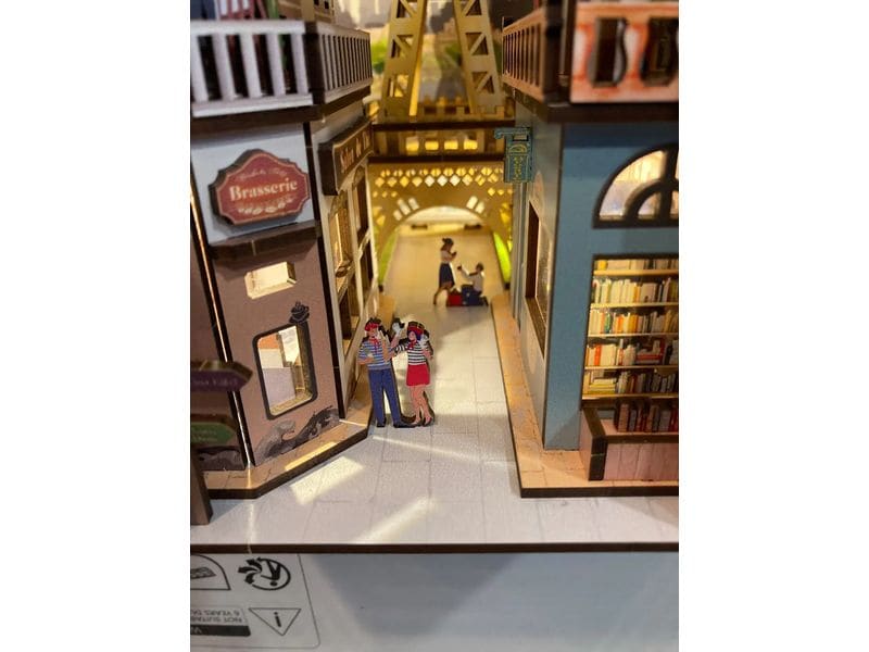 Revell Bausatz Tiny Adventures Paris Zauberhafte Miniaturwelt mit LED-Beleuchtung für Ihr Bücherregal
